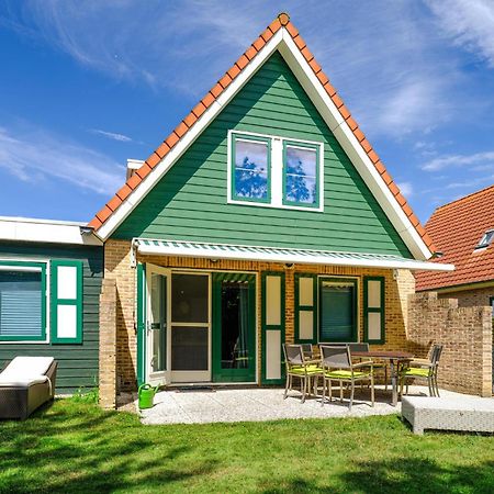 4 Bedroom Cozy Home In Zonnemaire Buitenkant foto