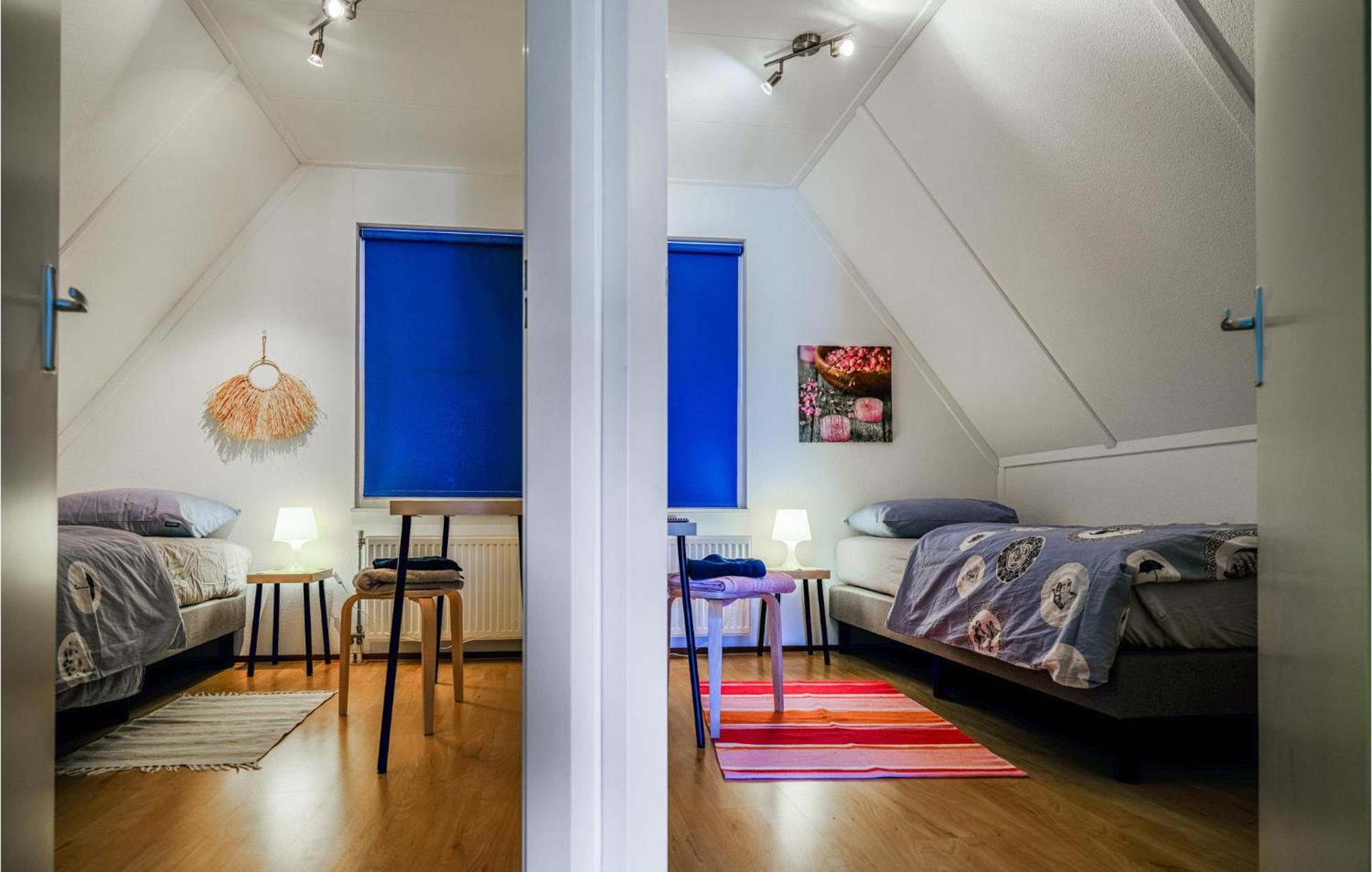 4 Bedroom Cozy Home In Zonnemaire Buitenkant foto